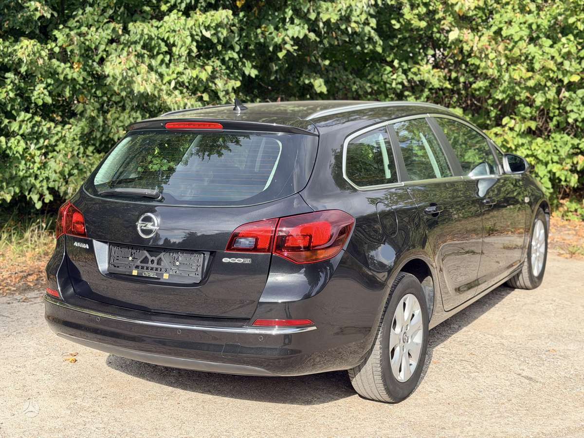 Opel Astra 2014 — interior