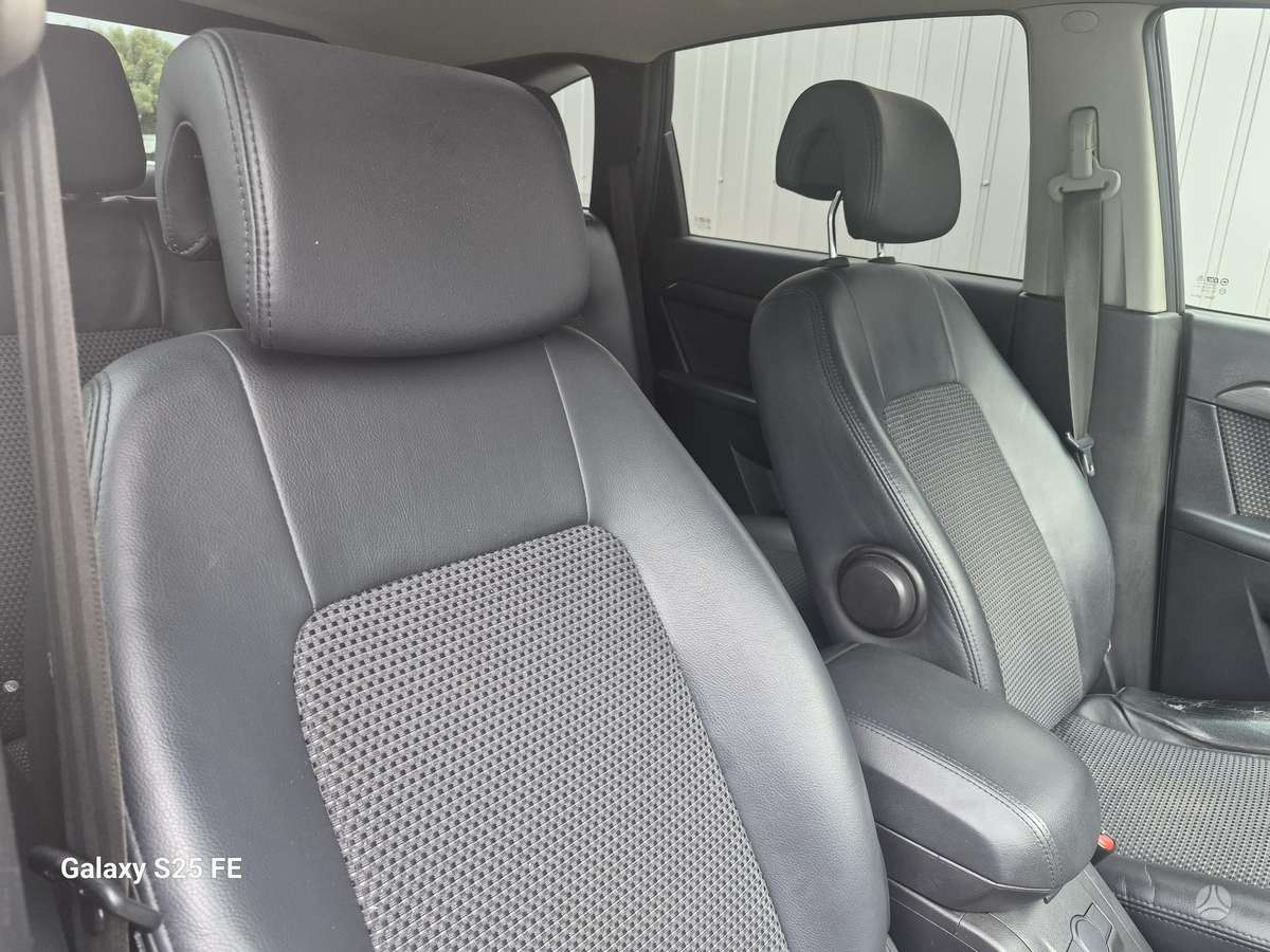 Chevrolet Captiva 2010 — photo 11