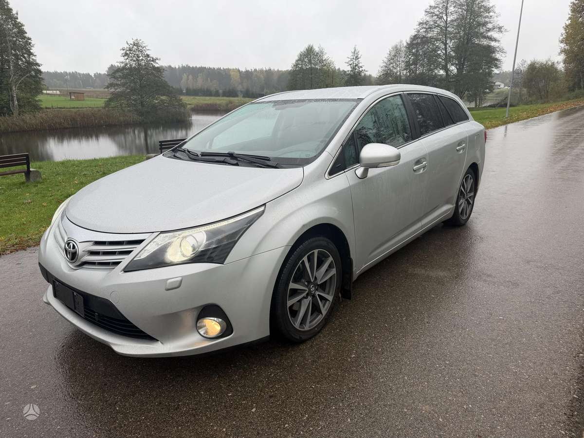Toyota Avensis 2013 — photo 10