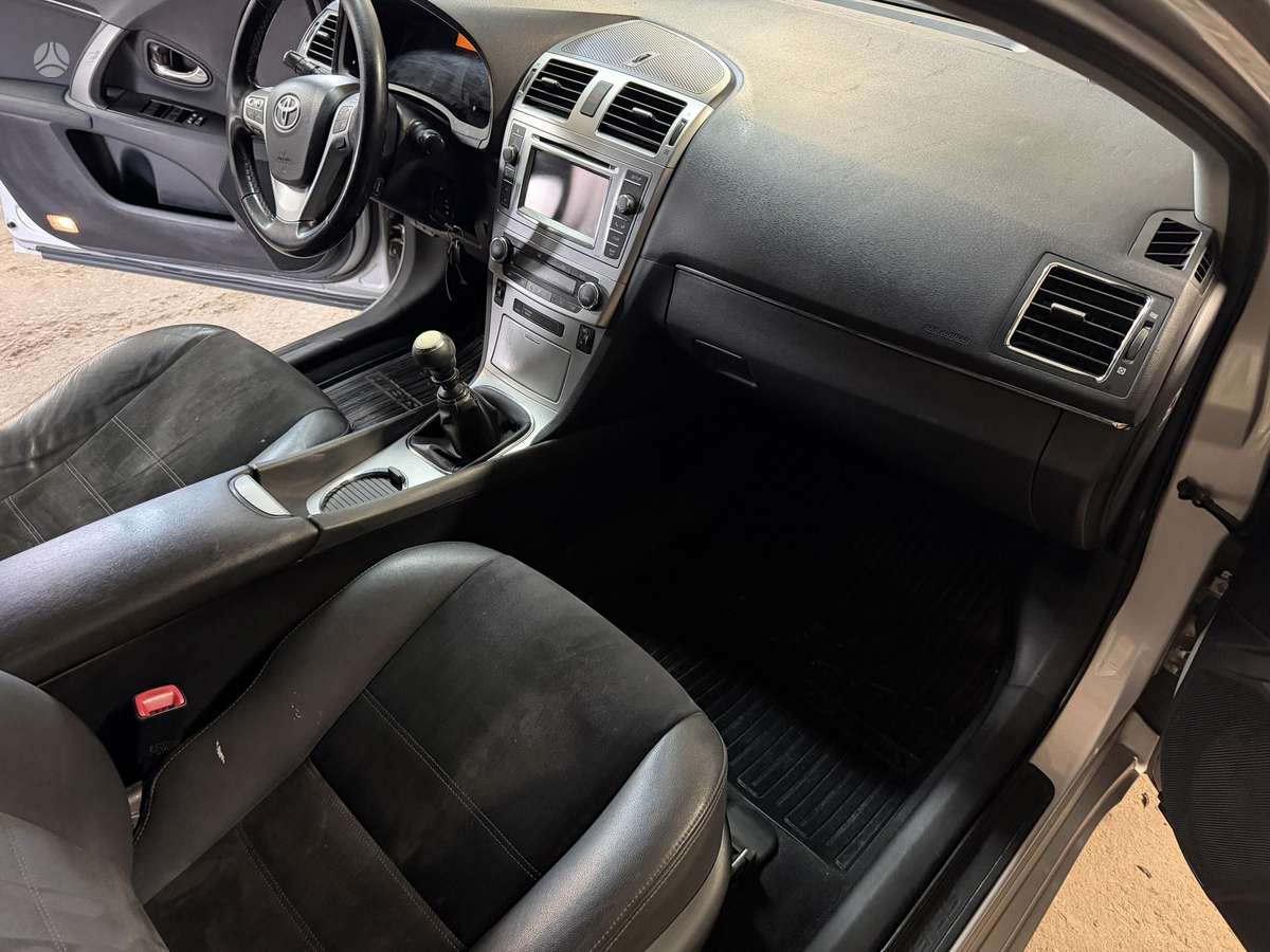 Toyota Avensis 2013 — photo 12