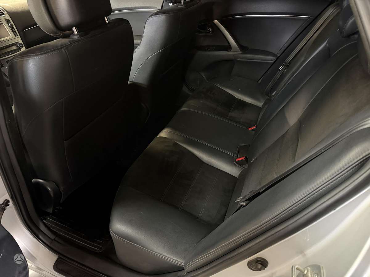 Toyota Avensis 2013 — photo 13