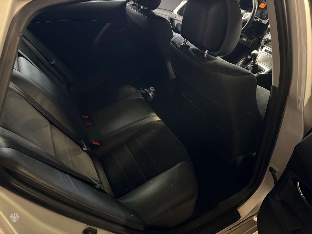 Toyota Avensis 2013 — photo 14