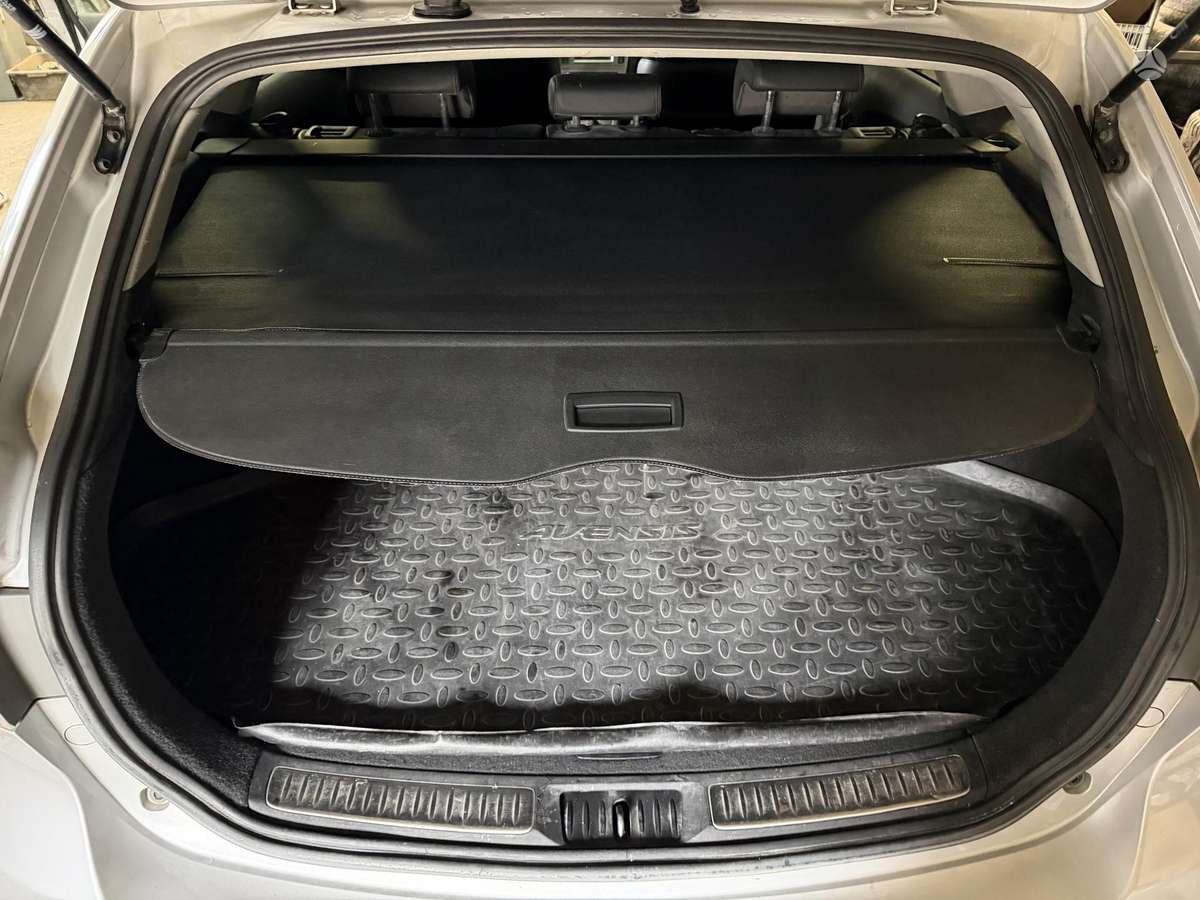 Toyota Avensis 2013 — photo 15