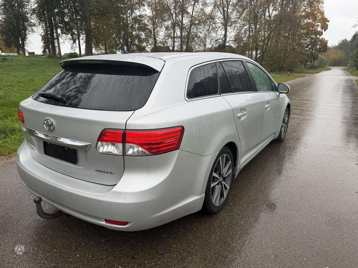 Toyota Avensis 2013 — photo 6