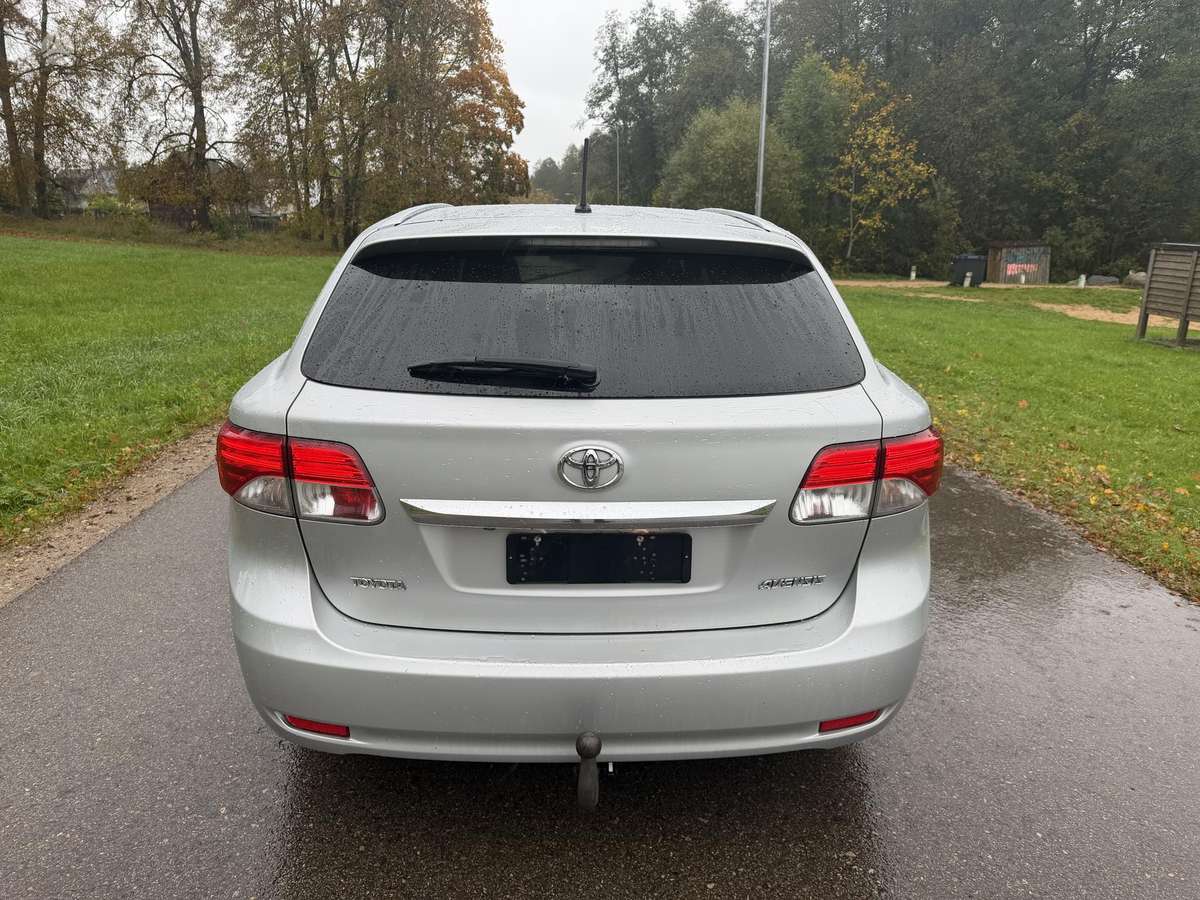 Toyota Avensis 2013 — photo 7