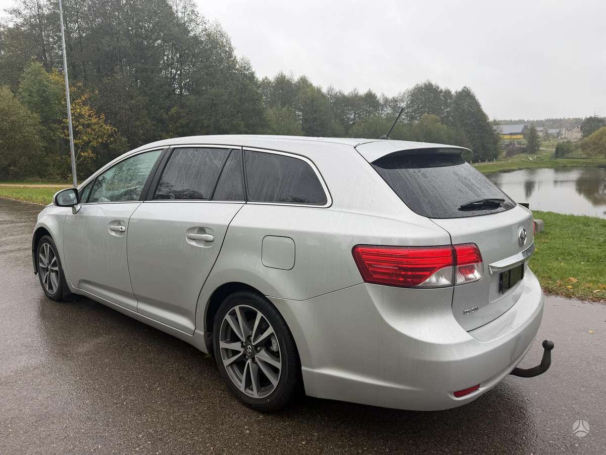 Toyota Avensis 2013 — photo 8