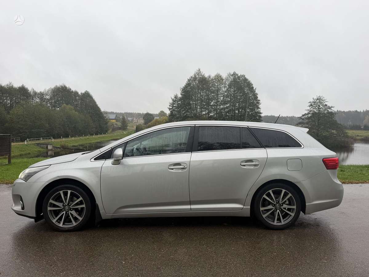Toyota Avensis 2013 — photo 9
