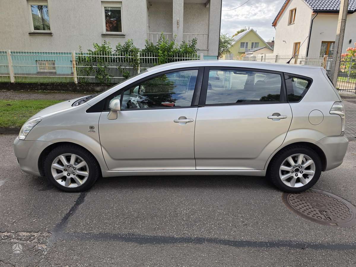 Toyota Corolla 2005 — rear view