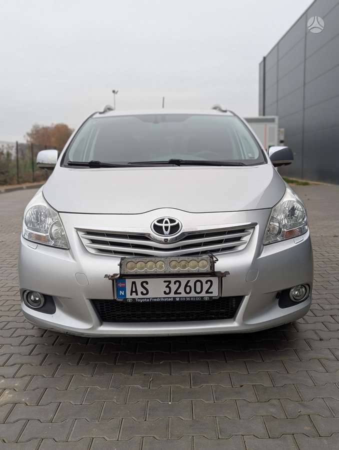 Toyota Verso 2012 — photo 16