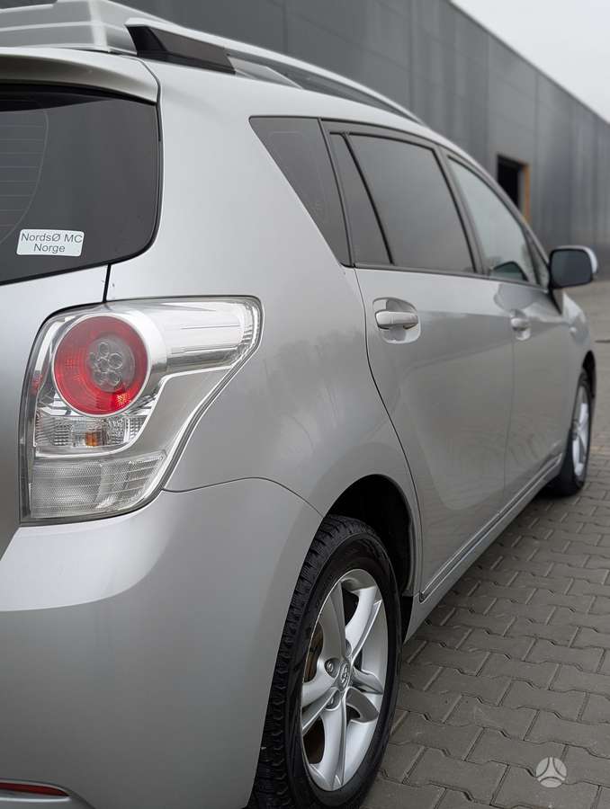 Toyota Verso 2012 — photo 18