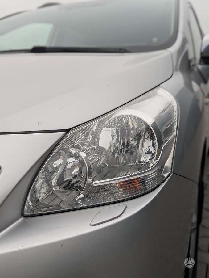 Toyota Verso 2012 — photo 21