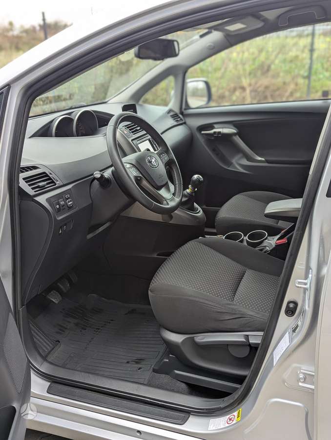 Toyota Verso 2012 — photo 33