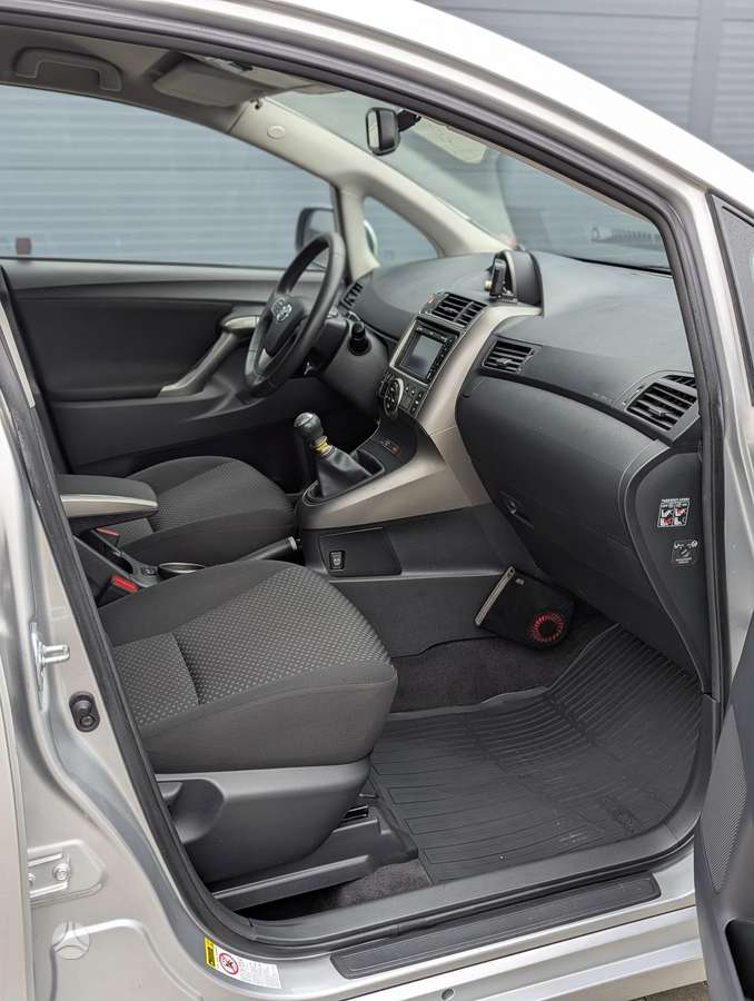 Toyota Verso 2012 — photo 44