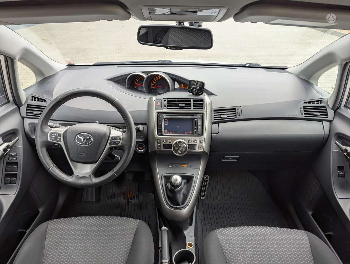 Toyota Verso 2012 — photo 46