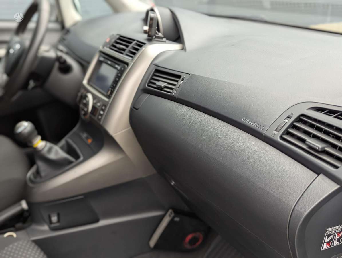 Toyota Verso 2012 — photo 47