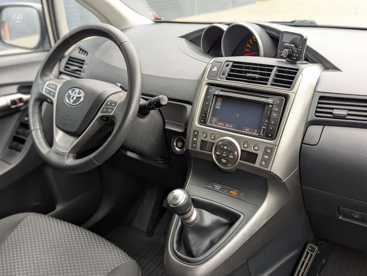 Toyota Verso 2012 — photo 48