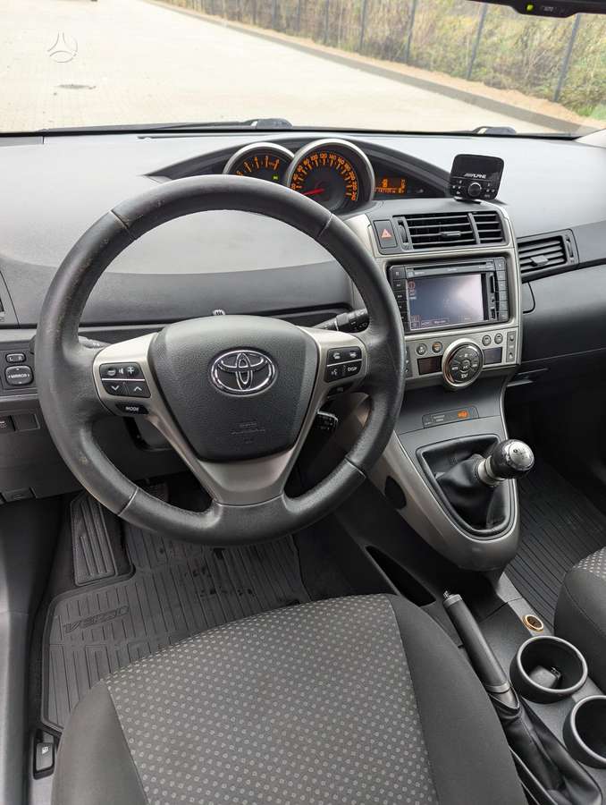 Toyota Verso 2012 — photo 49