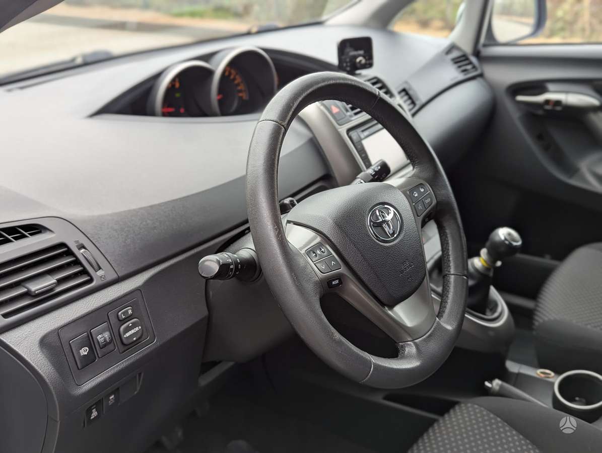 Toyota Verso 2012 — photo 50