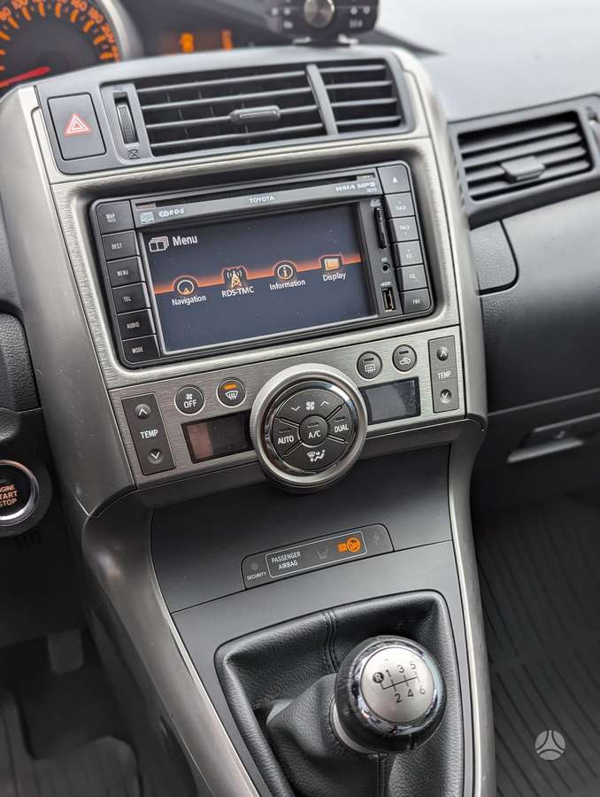 Toyota Verso 2012 — photo 52