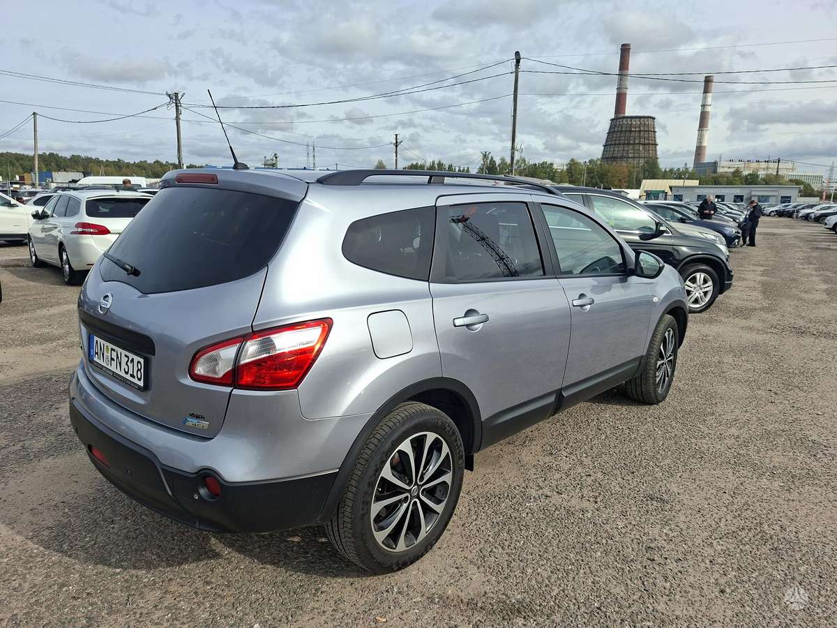 Nissan Qashqai+2 2014 — interior