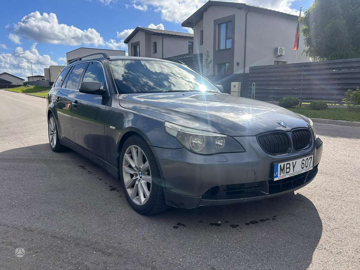 BMW 525 2005 — rear view