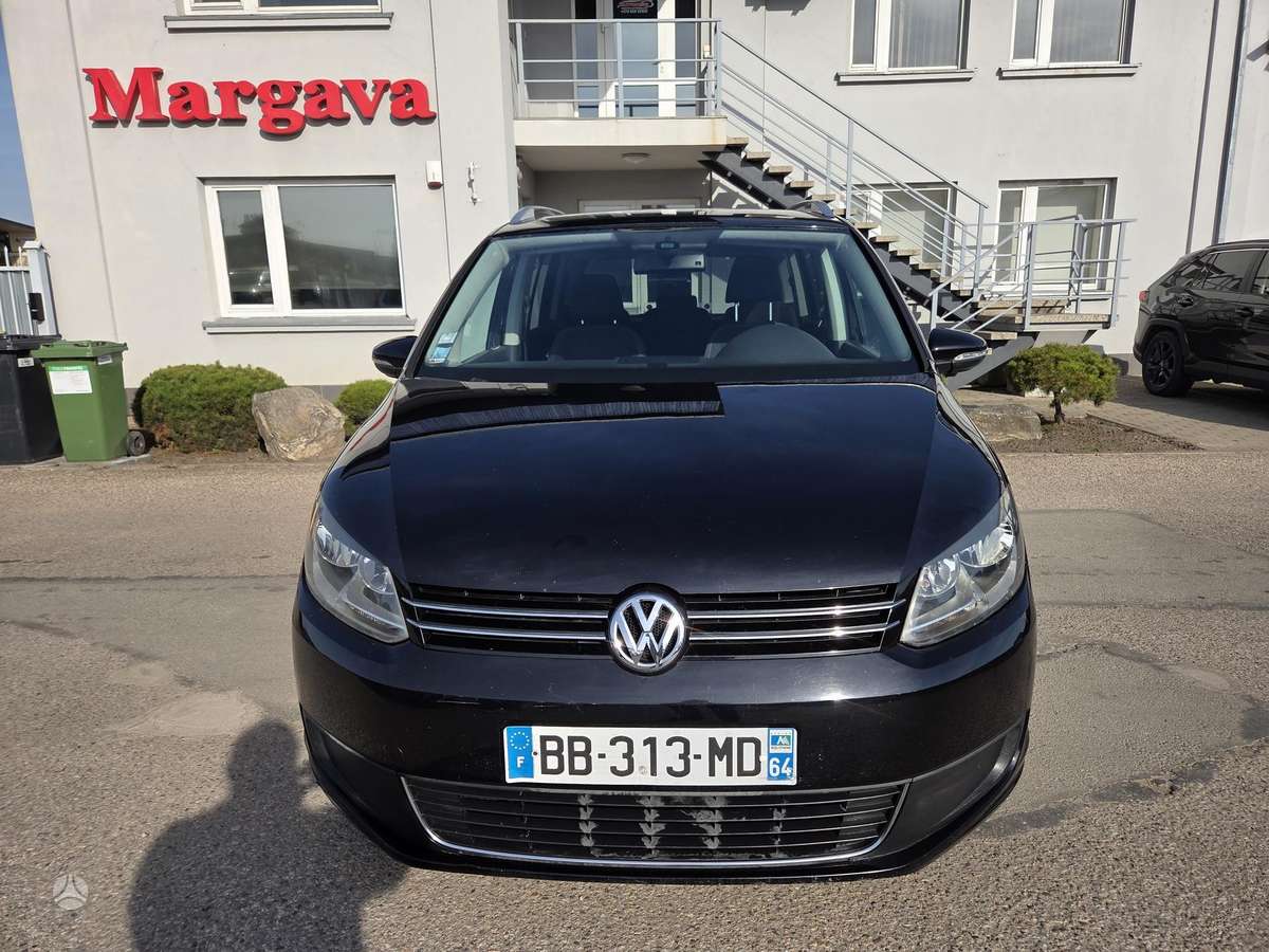 Volkswagen Touran 2011 — вигляд ззаду