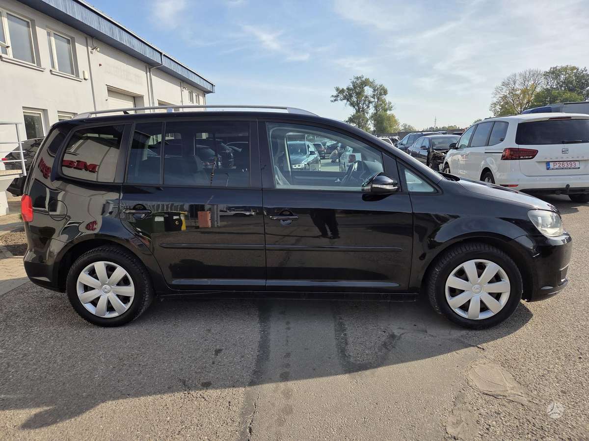 Volkswagen Touran 2011 — двигун 1598 cm³, 105 HP (77kW)