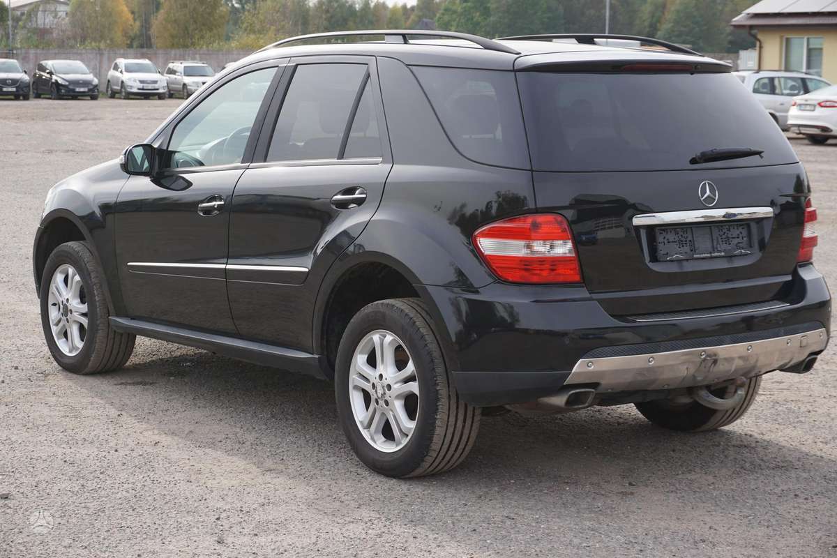Mercedes-Benz ML320 2008 — салон