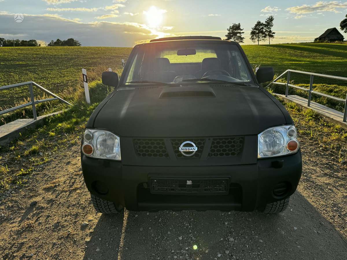 Nissan Navara 2008 — вигляд ззаду