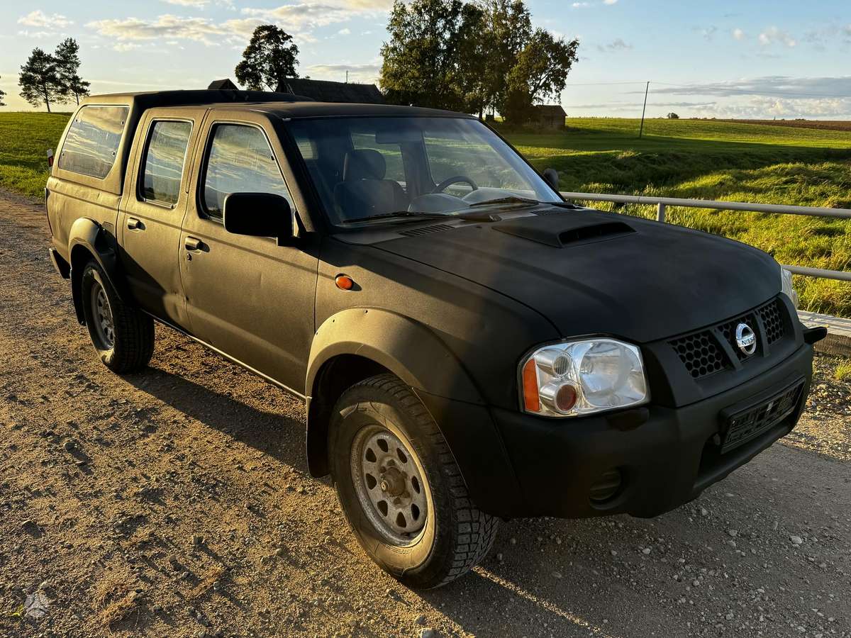 Nissan Navara 2008 — салон