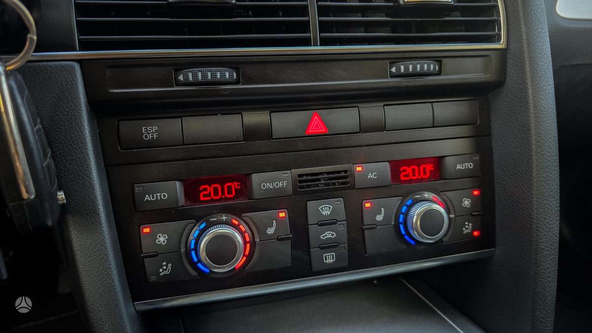Audi A6 2011 — photo 16