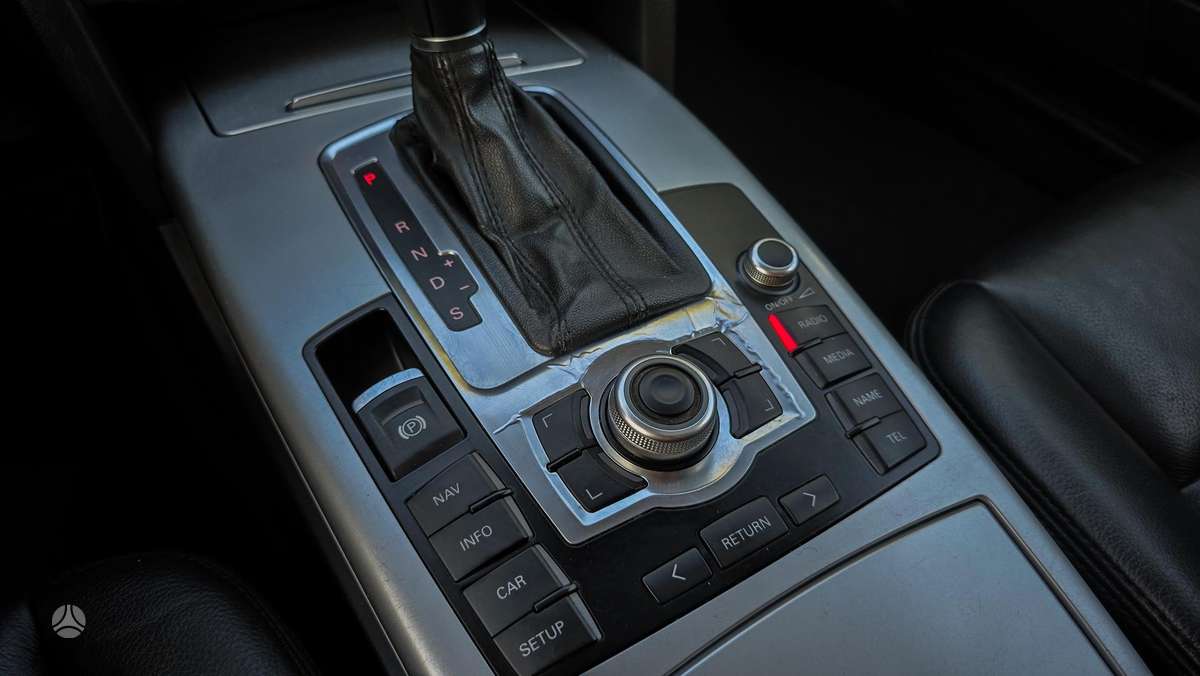 Audi A6 2011 — photo 17