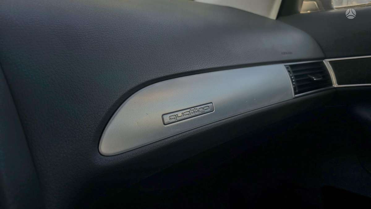 Audi A6 2011 — photo 18