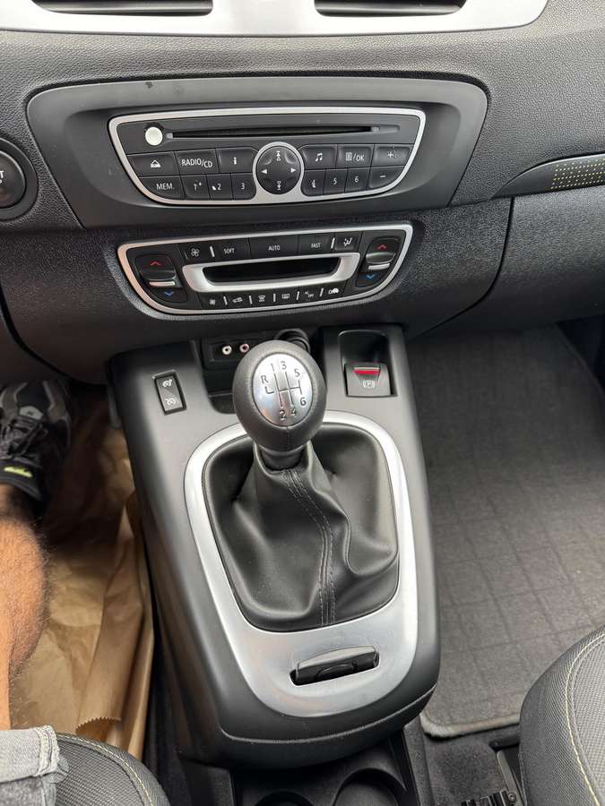 Renault Scenic 2009 — photo 23