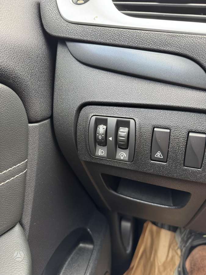 Renault Scenic 2009 — photo 27