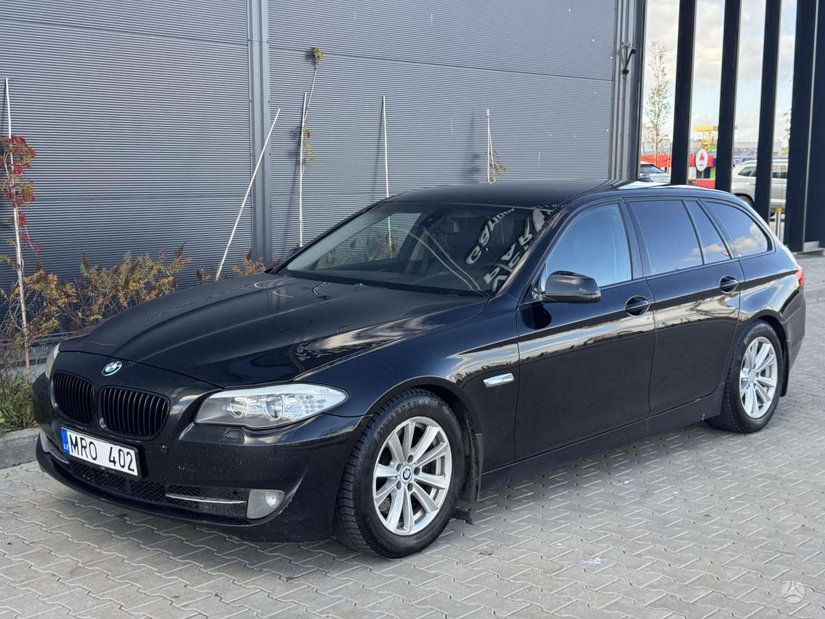 BMW 525 2010 — вигляд ззаду