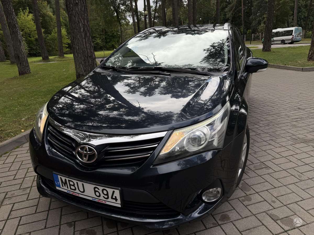 Toyota Avensis 2012 — photo 11