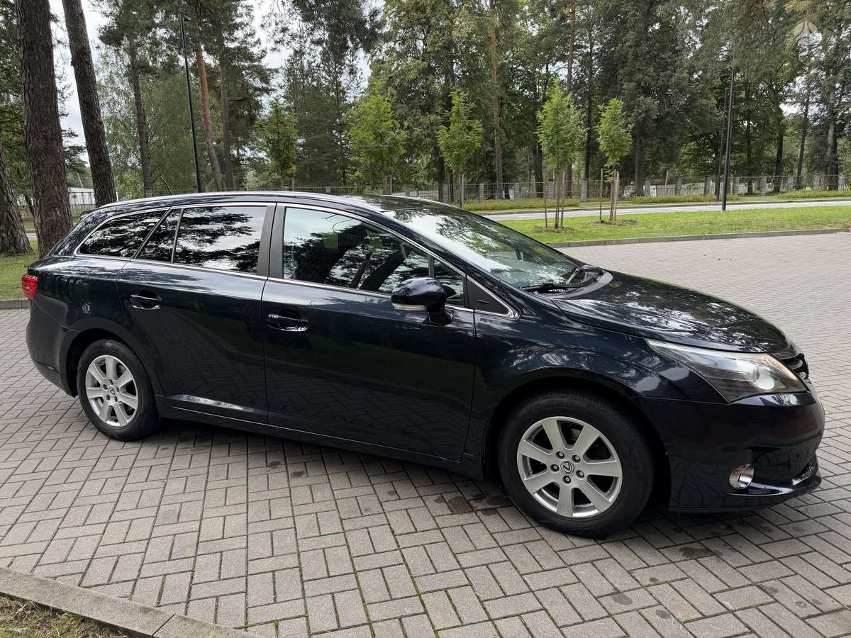 Toyota Avensis 2012 — photo 16