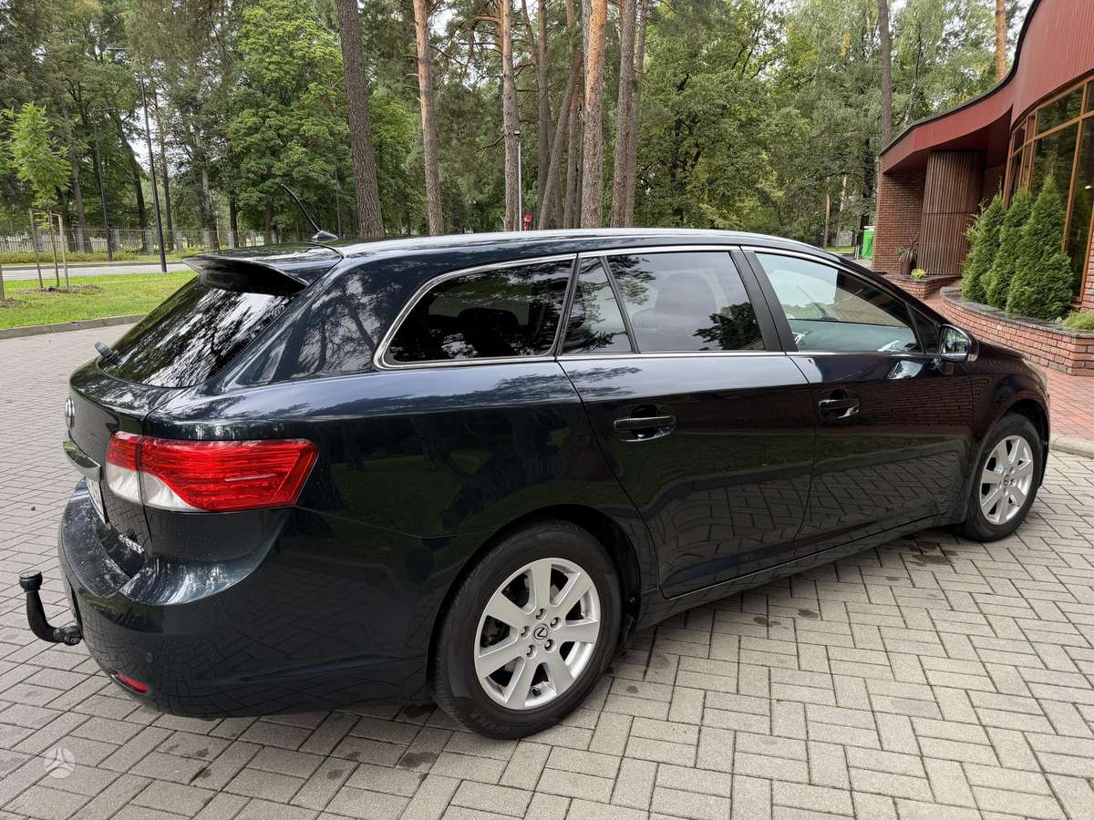 Toyota Avensis 2012 — photo 17