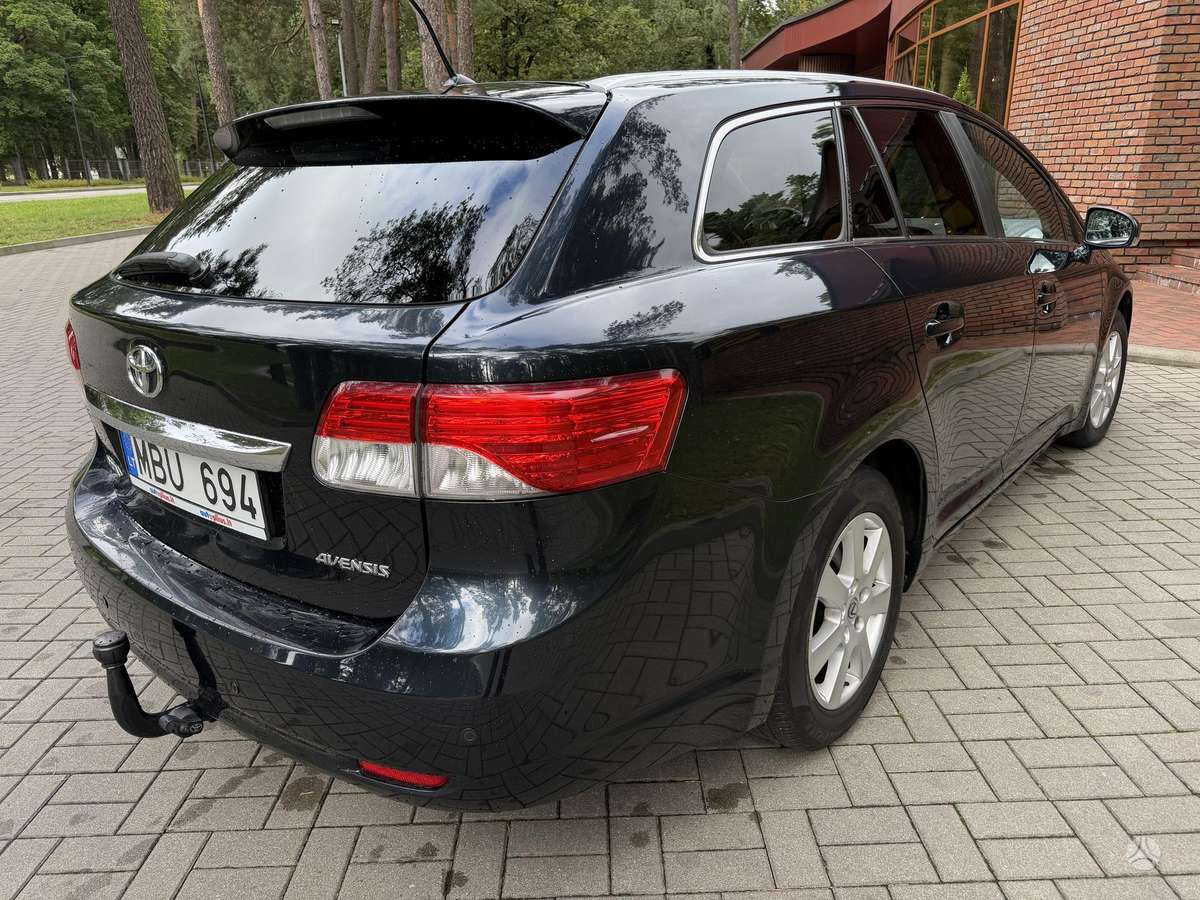 Toyota Avensis 2012 — photo 18