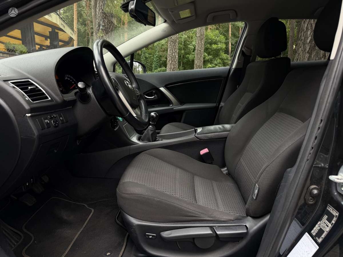 Toyota Avensis 2012 — photo 26