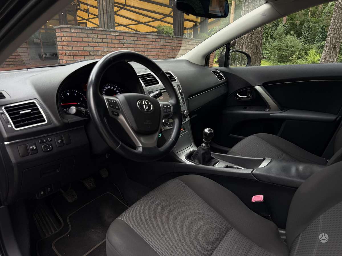 Toyota Avensis 2012 — photo 27