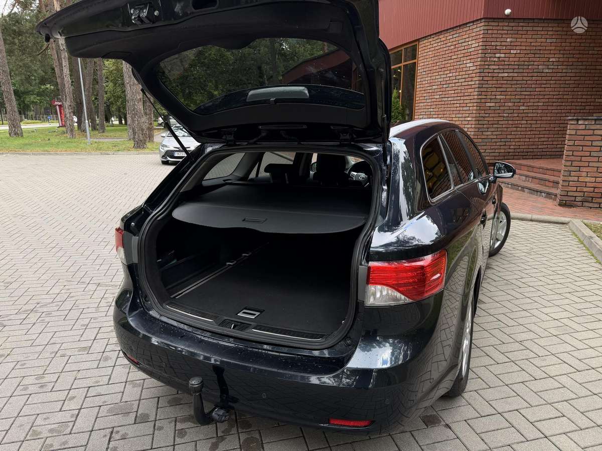 Toyota Avensis 2012 — photo 29