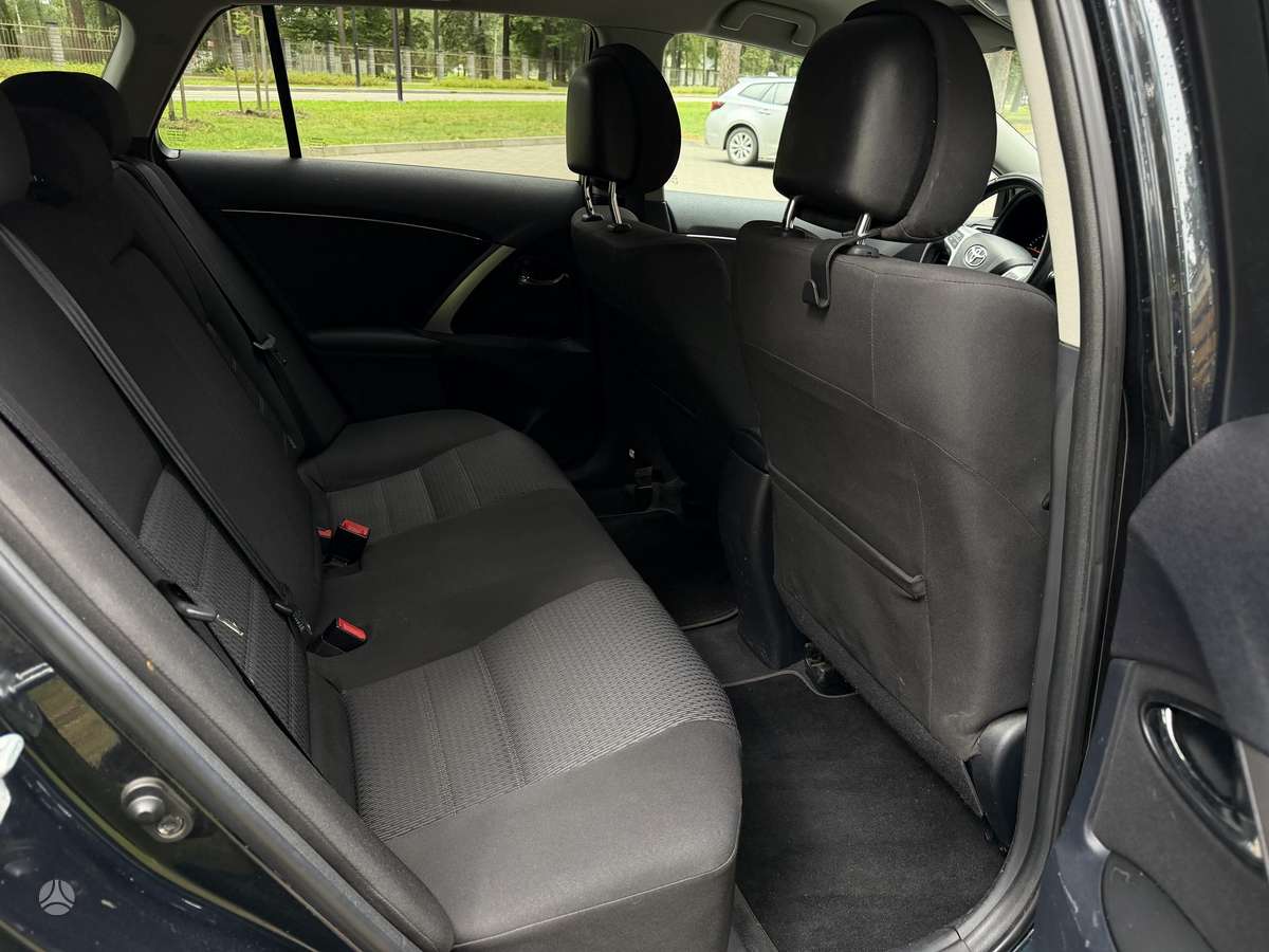 Toyota Avensis 2012 — photo 30