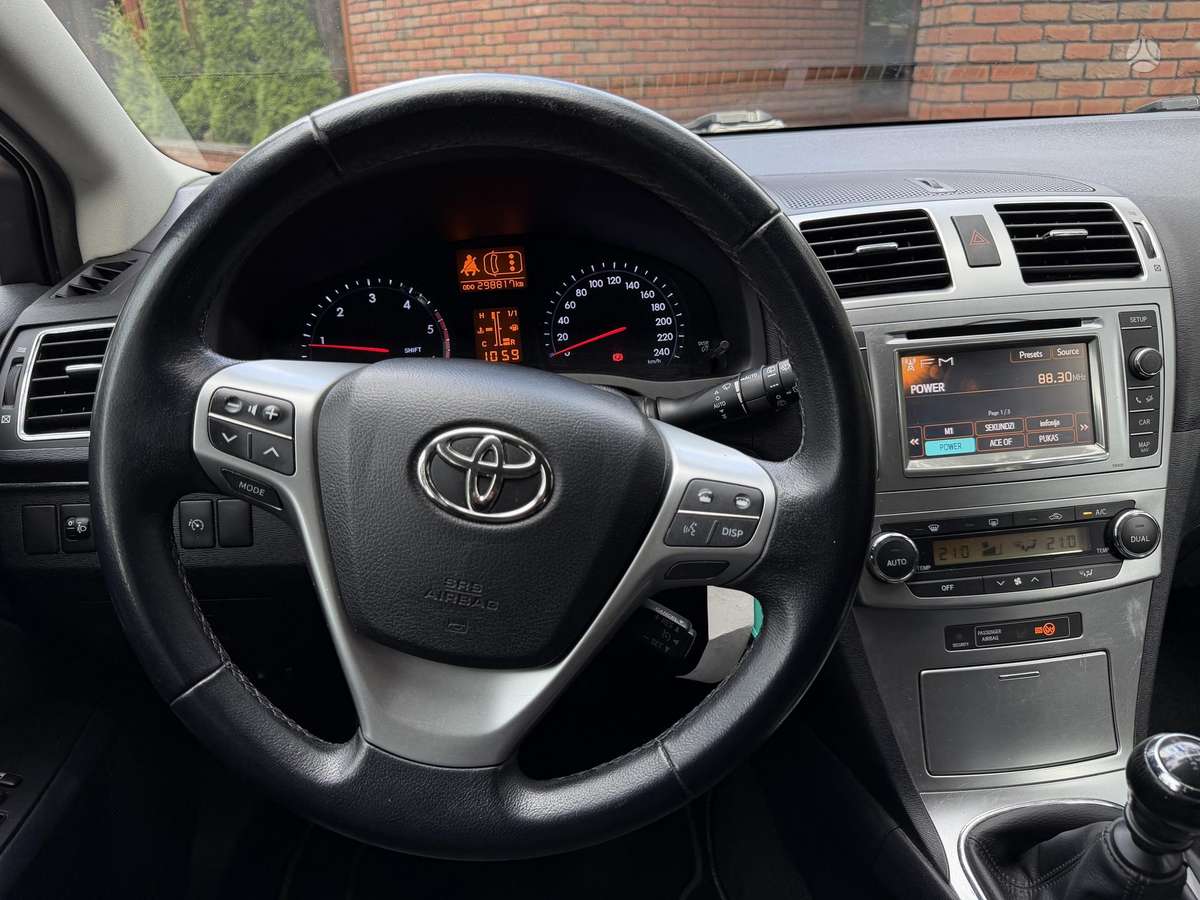 Toyota Avensis 2012 — photo 33