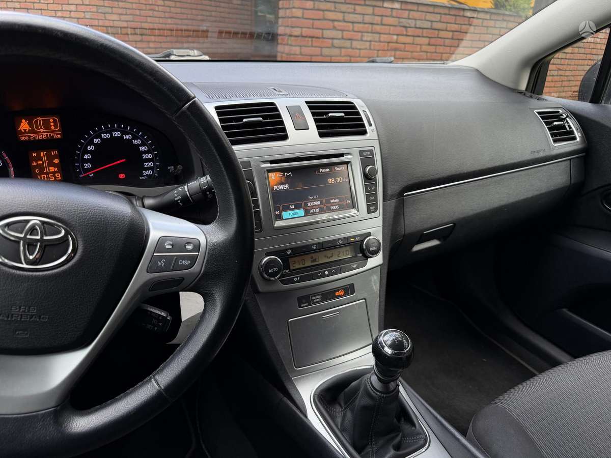 Toyota Avensis 2012 — photo 34