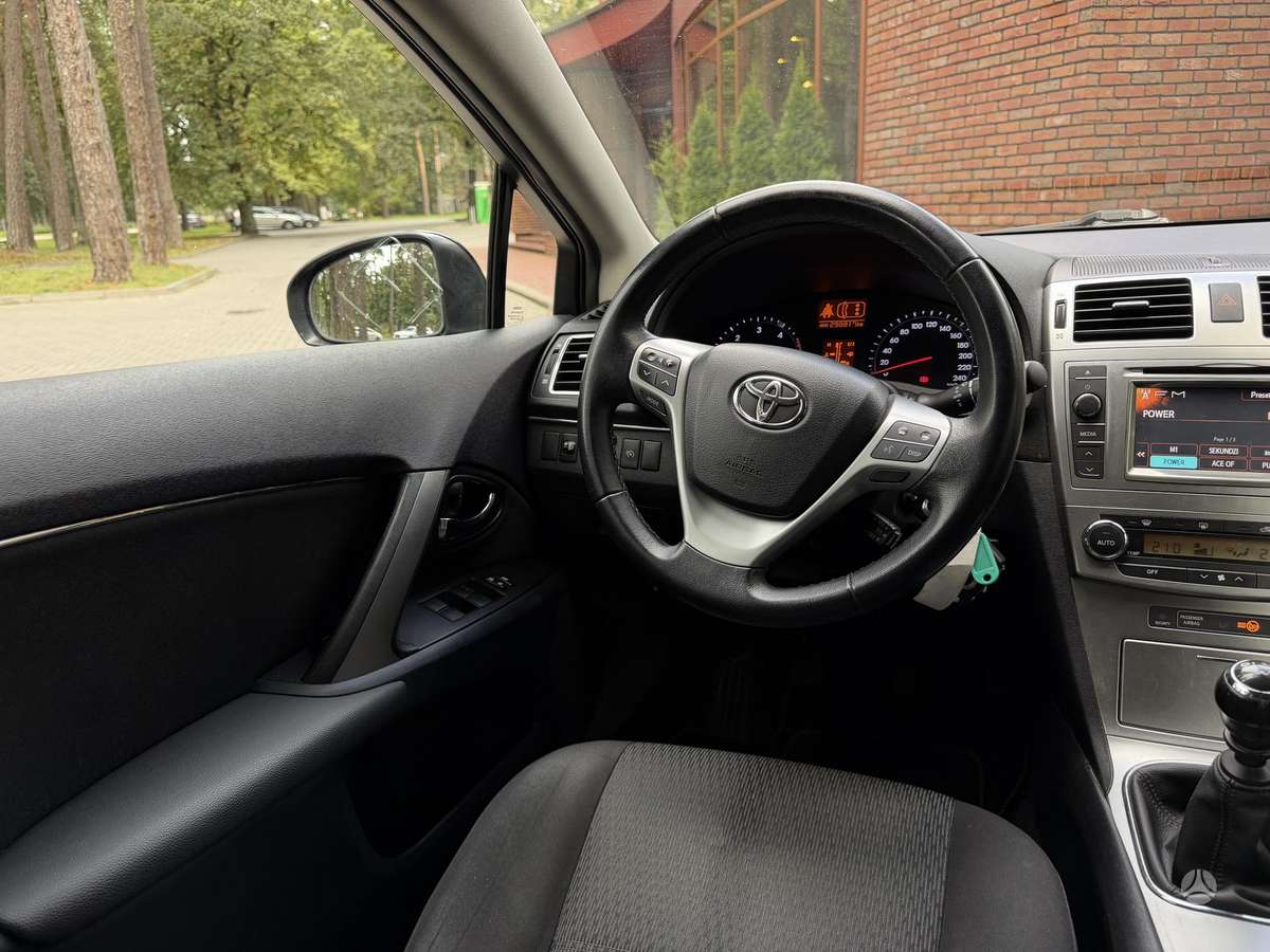 Toyota Avensis 2012 — photo 35