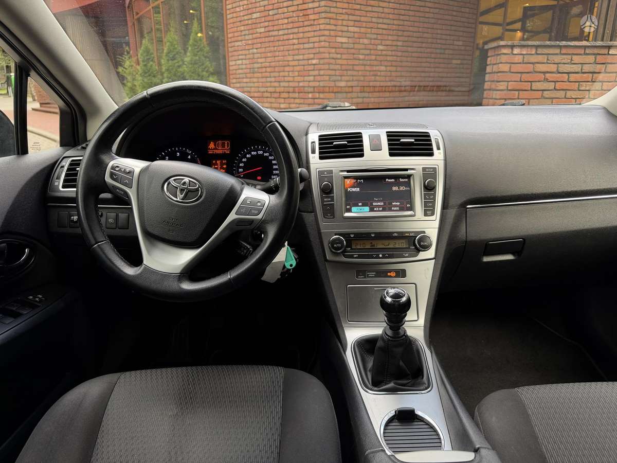 Toyota Avensis 2012 — photo 36
