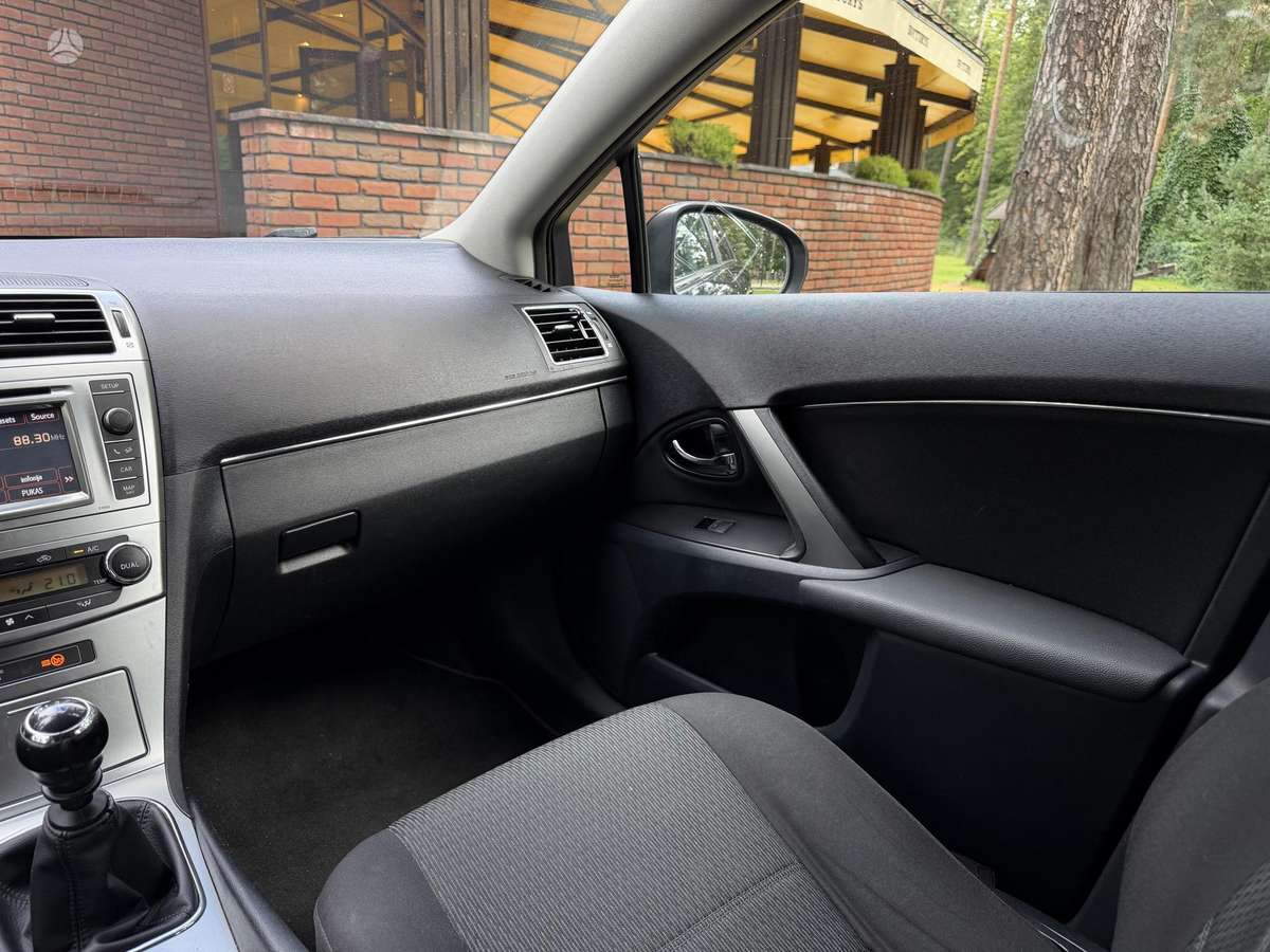 Toyota Avensis 2012 — photo 37