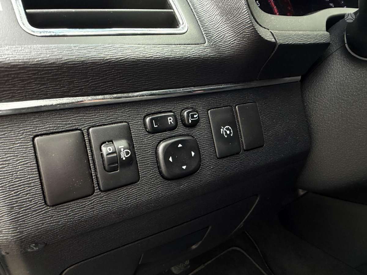 Toyota Avensis 2012 — photo 38